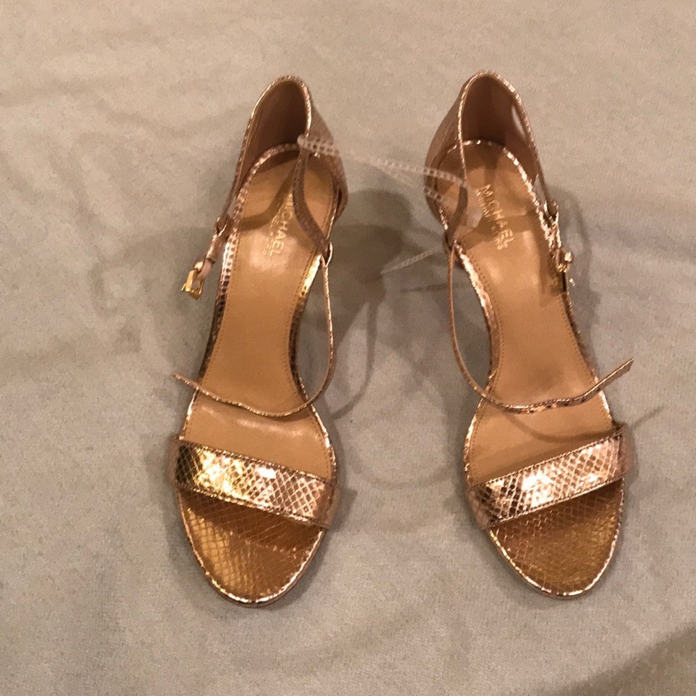 NWOT MICHAEL KORS Rose Gold Sandals (Size 7.5)